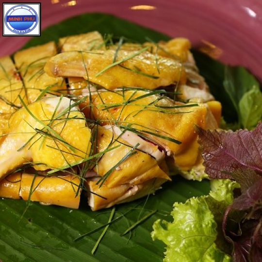 Gà tre hấp lá chanh